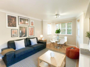 Central Spacious & Stylish Apartment with free Parking
